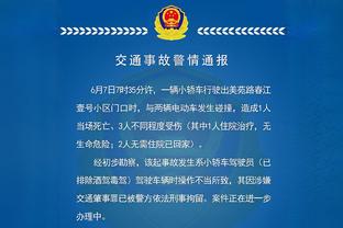 努涅斯对裁判比赞❗努涅斯冲撞埃文斯犯规！你认为这球犯规吗？